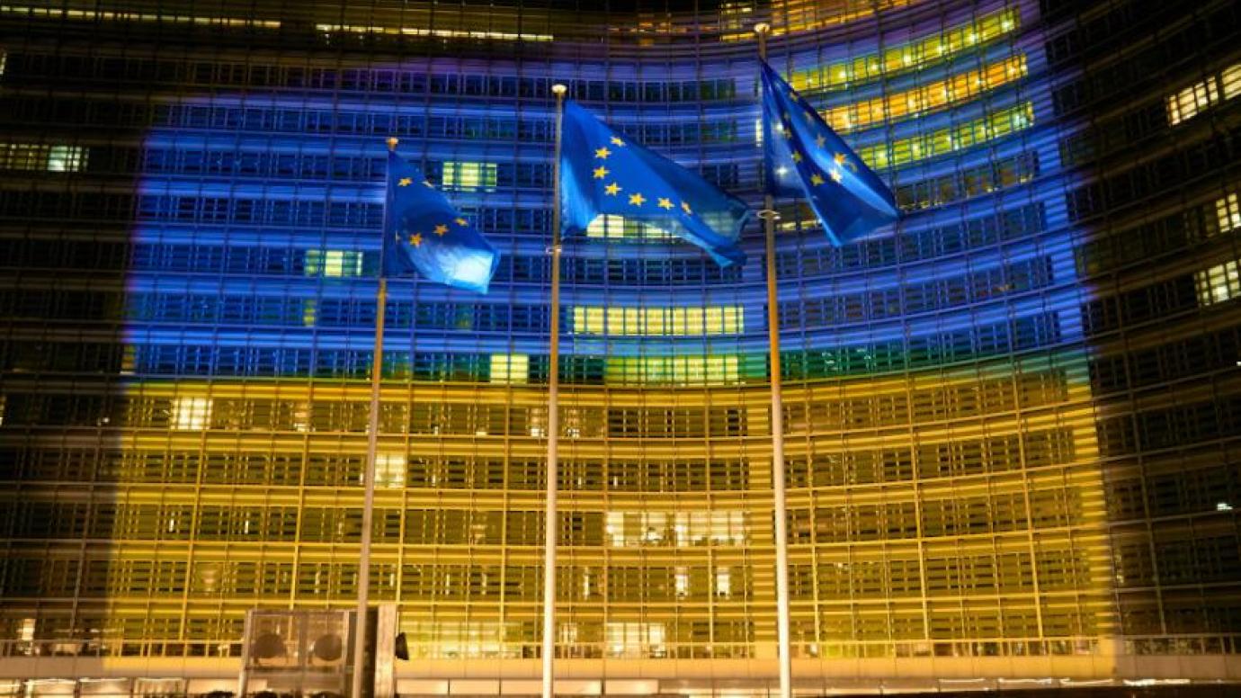 The Ukranian flag lights up the European Commission headquarters in Brussels